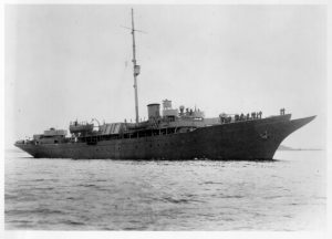 Foto de archivo US Navy con el aspecto del USS Sea Cloud durante la II Guerra Mundial