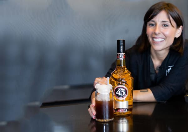 Virginia Ramón, representante española con su coctel Essence43