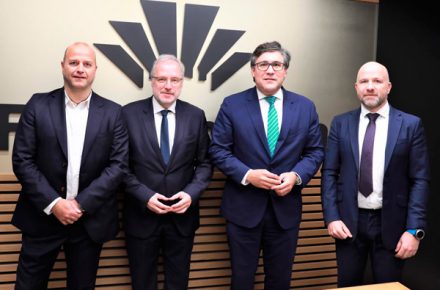 de izquierda a derecha, Xavier Vilajoana, presidente de Construmat, Constantí Serrallonga, director general de Fira de Barcelona, Pedro Fernández Alén, presidente de la CNC, y, Roger Bou, presidente de Construmat.