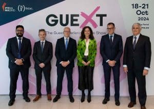 De izda. a dcha., Raúl Calleja, director de GUEXT; Sergio Isabel, representante de AFACO; Rafael Olmos, presidente de FELAC; Arancha Priede, directora de Negocio de IFEMA MADRID; Juan José Mach, presidente MACAFE y ACFEH; Daniel Domènech, Presidente AFEHC y AFMA.