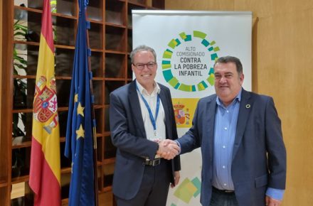 El director general de Nestlé España, Jordi Llach (izq) y el Alto Comisionado contra la Pobreza Infantil, Ernesto Gasco (dcha)