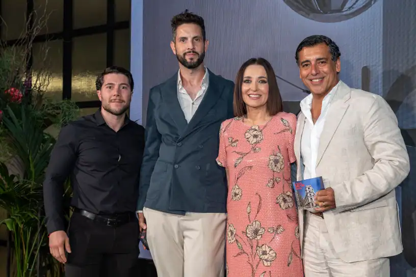 Cruz Sánchez de Lara entregando el Premio a Héctor Ruiz Velázquez y Equipo de Technogym