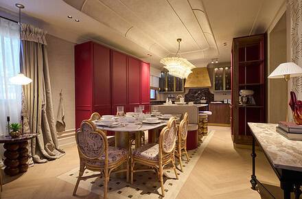 Espacio La Cuisine Bourgogne Dorée de Trae por Inmaculada Recio Studio en Casa Decor 2026 con electrodomésticos Küppersbusch integrados y mobiliario en rojo burdeos