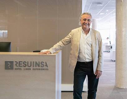 Félix Martí, director general de Resuinsa, en las oficinas de la compañía en su 50 aniversario