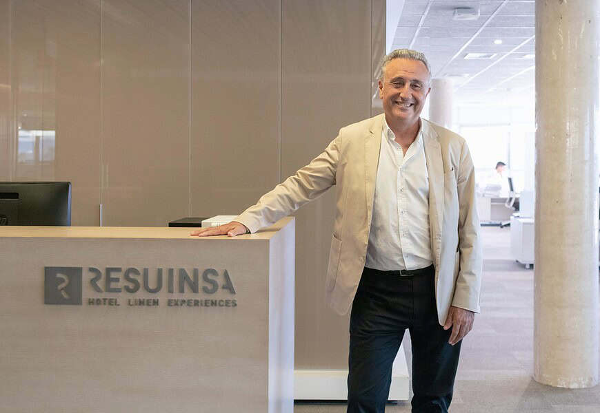Félix Martí, director general de Resuinsa, en las oficinas de la compañía en su 50 aniversario