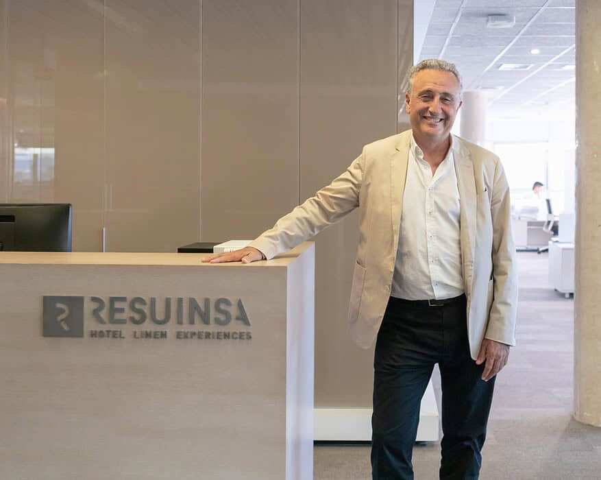 Félix Martí, director general de Resuinsa, en las oficinas de la compañía en su 50 aniversario