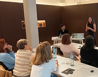 Gobernantas de hotel asistiendo a la jornada formativa de Resuinsa en el Hotel Ohla Eixample de Barcelona