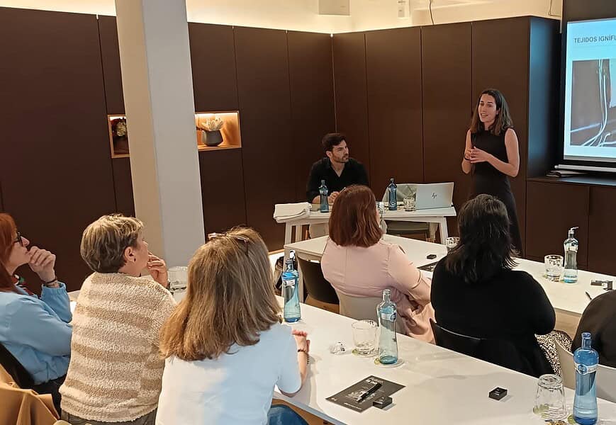 Gobernantas de hotel asistiendo a la jornada formativa de Resuinsa en el Hotel Ohla Eixample de Barcelona