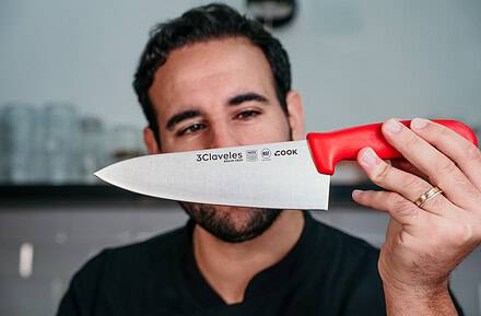 Cuchillo profesional de la línea Cook de 3Claveles con mango de polipropileno de alta resistencia para cocina HORECA