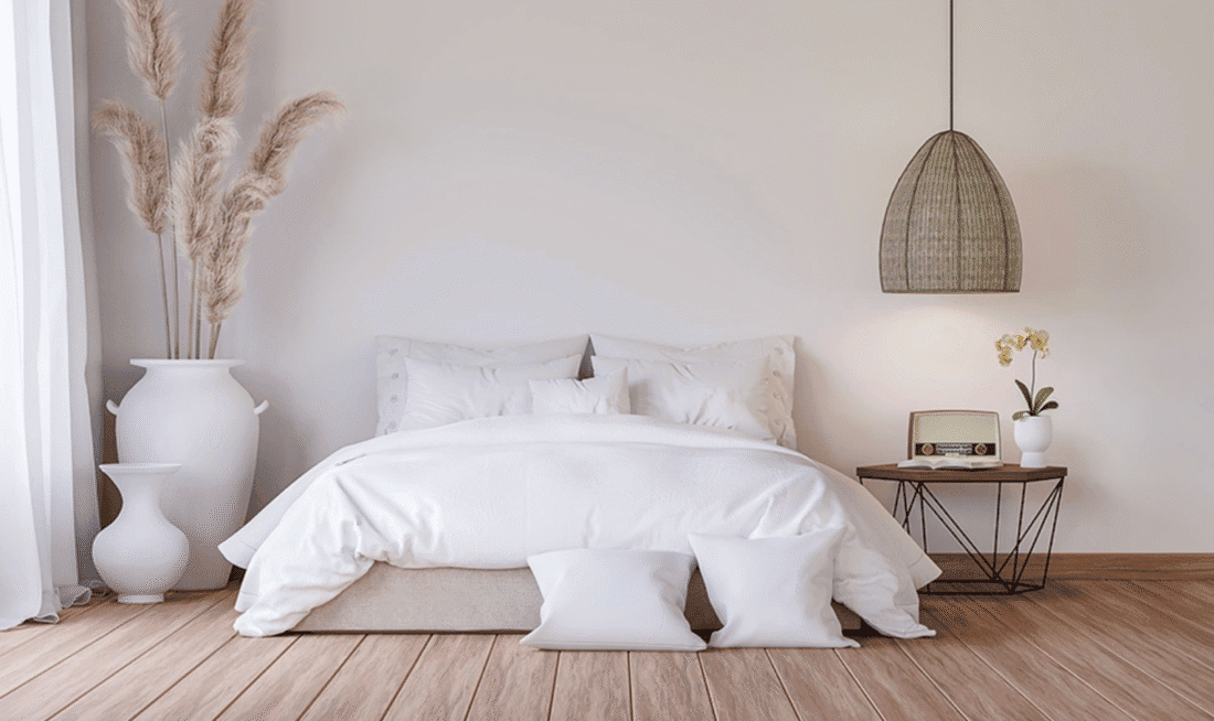 Los tonos claros, los materiales naturales y una correcta ubicación de la cama favorecen un dormitorio feng shui equilibrado y armonioso